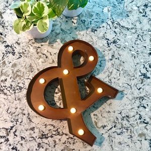 Vintage LED Lighted Ampersand Marquee Light